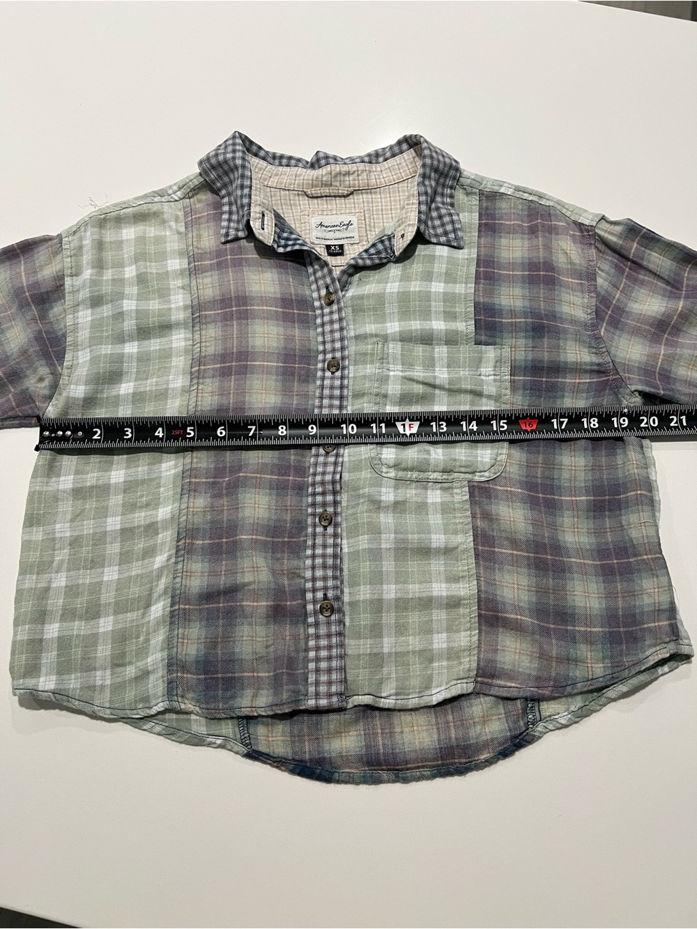 AMERICAN EAGLE • cropped flannel shirt in green and blue patchwork plaid - Picture 8 of 10